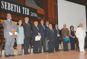 I premiati durante l'esecuzione dell'inno nazionale